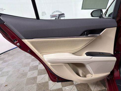 Used 2018 Toyota Camry XLE image 22