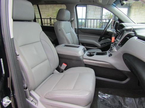 Used 2016 Chevrolet Suburban LT RWD image 13
