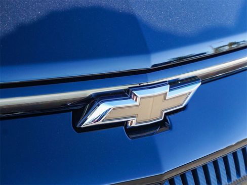 New 2026 Chevrolet Equinox EV LT image 11