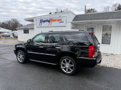 Used 2009 Cadillac Escalade w/ Ultra Luxury Collection image 12
