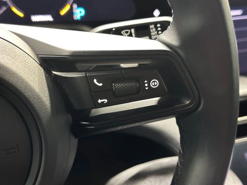 Used 2022 Porsche Taycan image 31