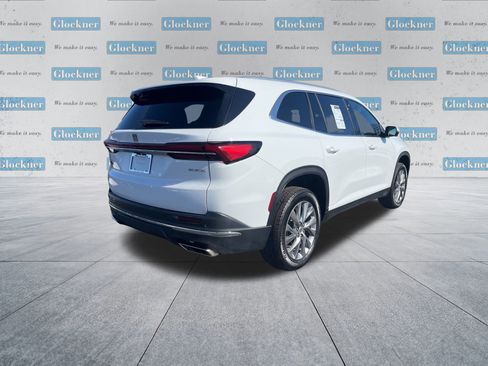 Used 2025 Buick Enclave Preferred image 3