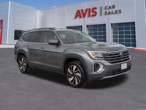 Used 2025 Volkswagen Atlas SE image 3