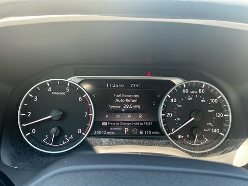 Used 2025 Nissan Rogue SV w/ SV Premium Package FWD image 19