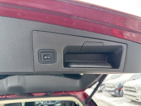 Used 2017 Cadillac XT5 Luxury w/ Driver Awareness Package image 22