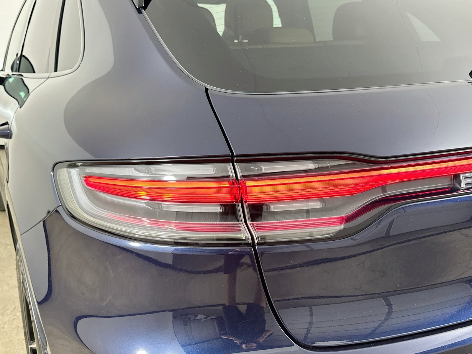 Used 2021 Porsche Macan AWD/4WD image 12