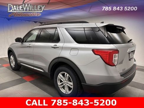 Used 2021 Ford Explorer XLT w/ Equipment Group 202A image 4