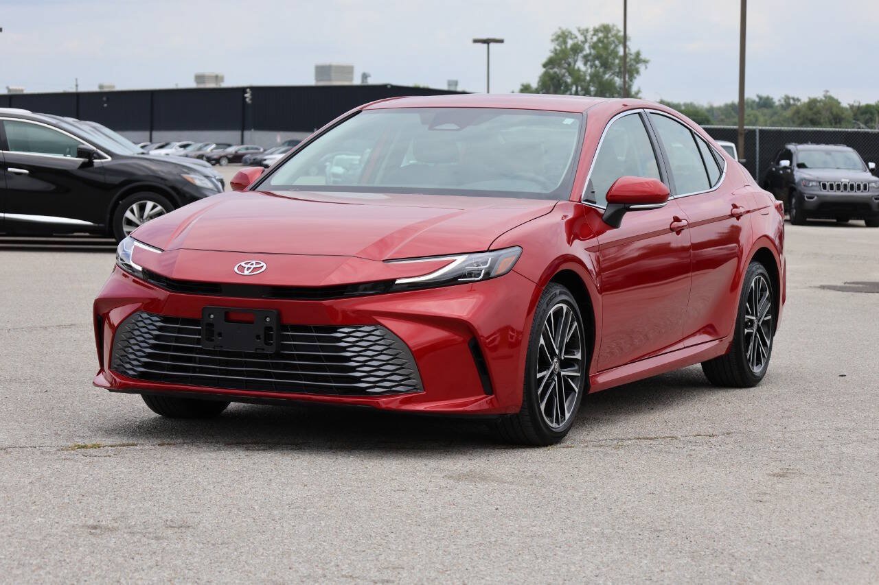 Used 2025 Toyota Camry XLE FWD image 6