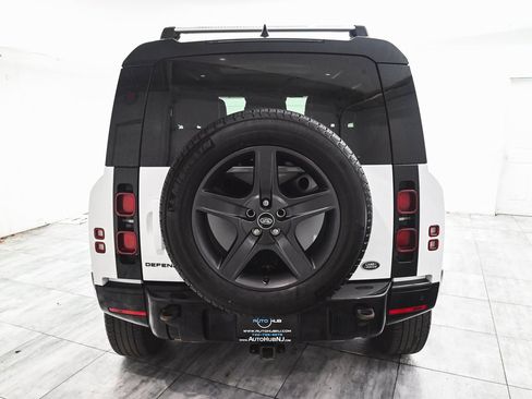 Used 2023 Land Rover Defender 90 X-Dynamic SE image 5