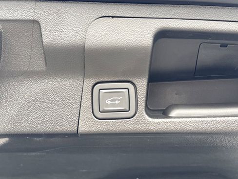 Used 2023 GMC Acadia SLT image 13