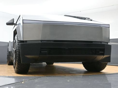 Used 2024 Tesla Cybertruck AWD Crew Cab image 55