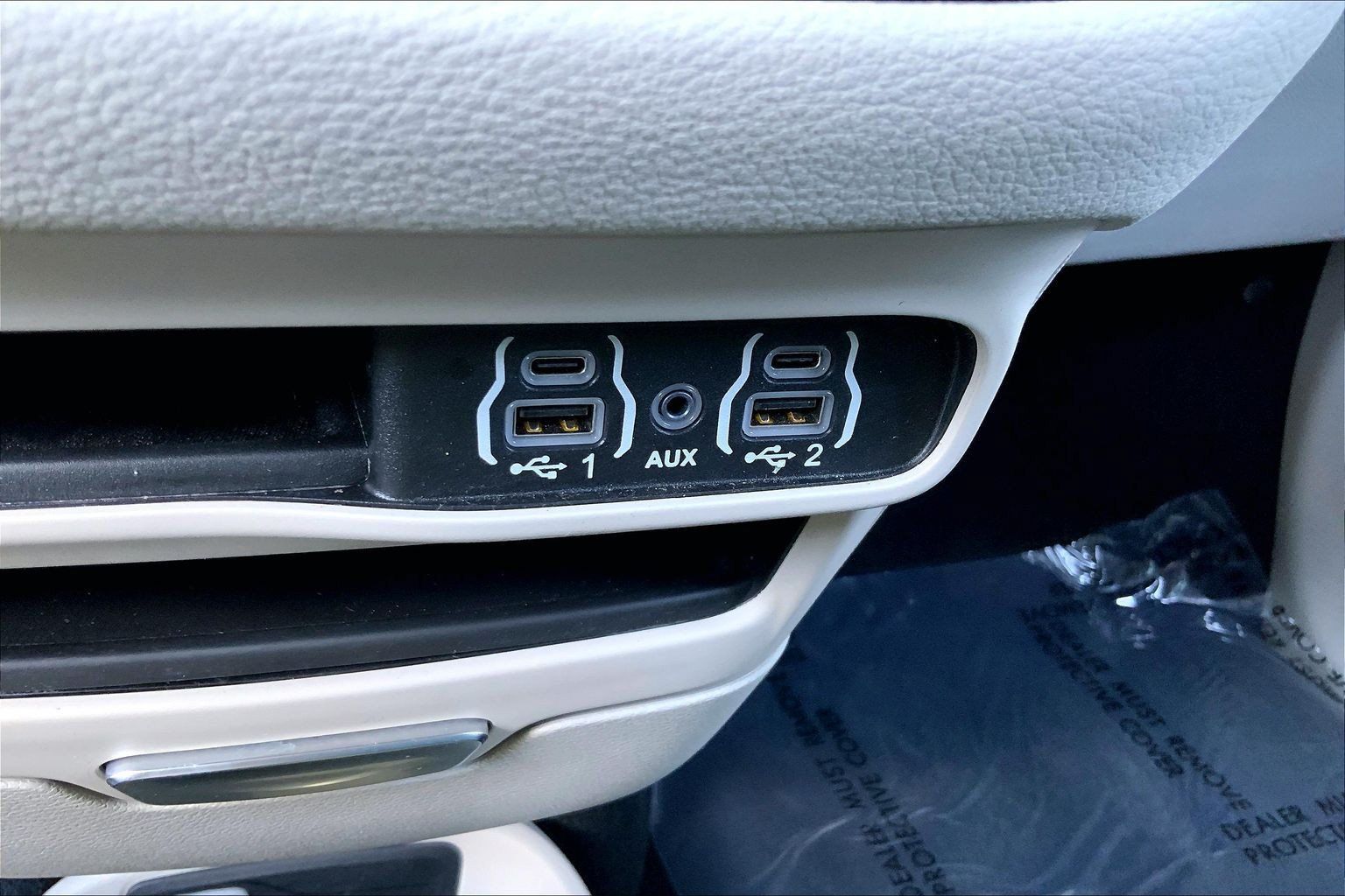 Certified 2023 Chrysler Pacifica Touring-L AWD/4WD image 28