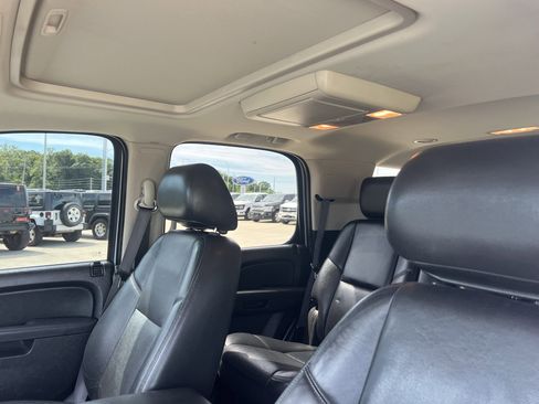 Used 2012 Chevrolet Tahoe LTZ AWD/4WD image 17