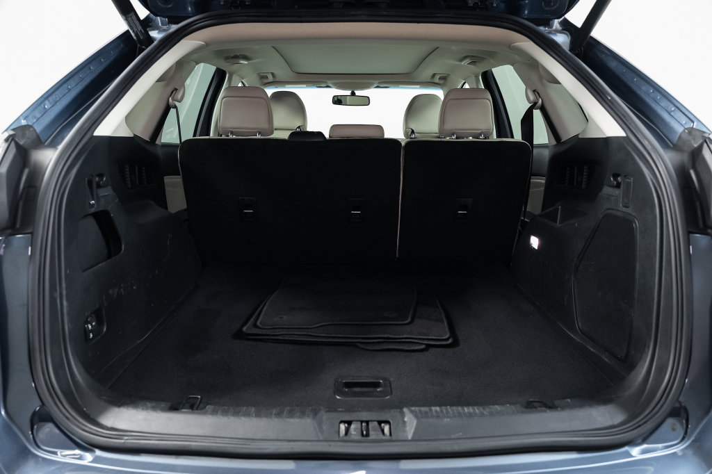 Used 2018 Ford Edge Titanium w/ Equipment Group 301A FWD image 38