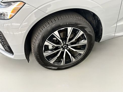 Used 2025 Volvo XC60 B5 Core AWD/4WD image 11