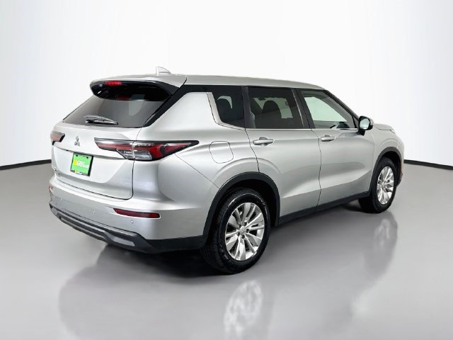 Used 2025 Mitsubishi Outlander ES FWD image 10