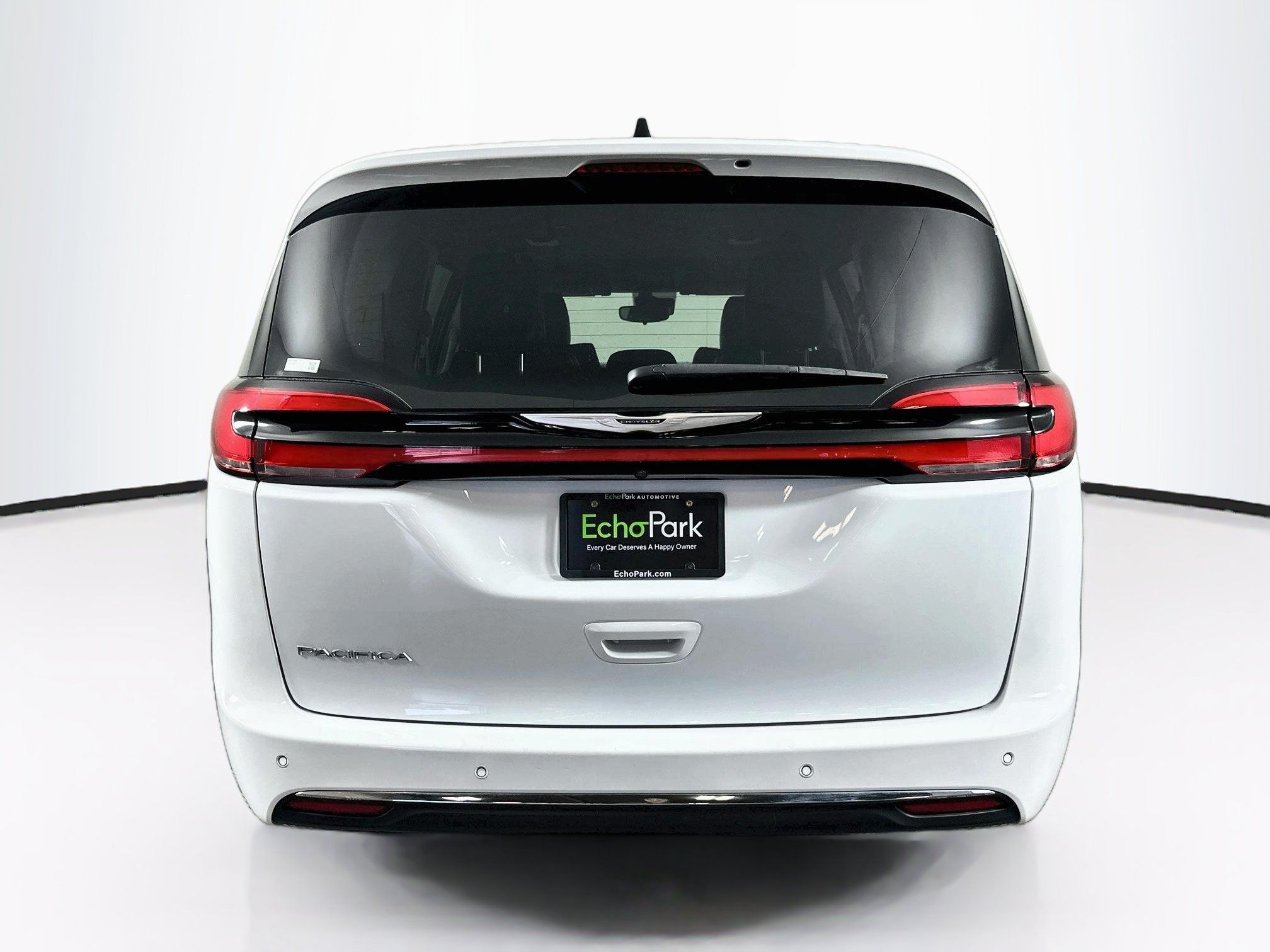 Used 2024 Chrysler Pacifica Touring-L FWD image 7