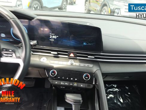 Used 2025 Hyundai Elantra SEL FWD image 26