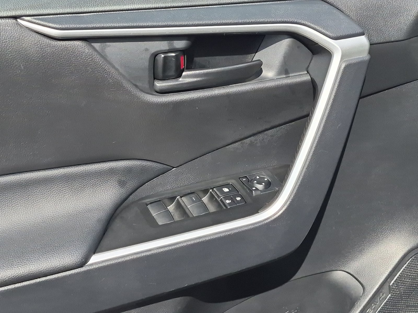 Certified 2025 Toyota RAV4 LE AWD/4WD image 10