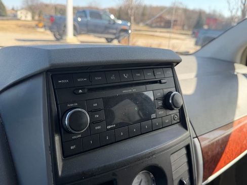 Used 2008 Chrysler Town & Country Touring FWD image 26