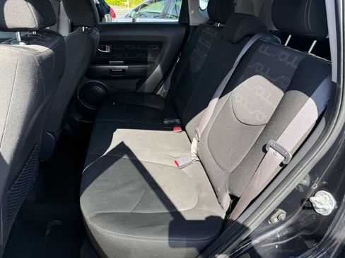Used 2013 Kia Soul + FWD image 10