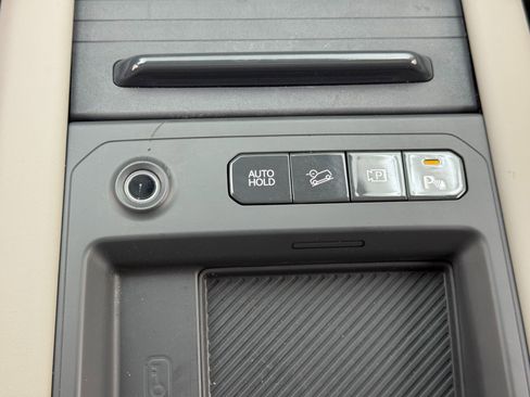 Used 2024 Kia EV9 Land image 31