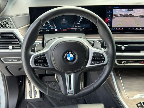 Used 2025 BMW X7 M60i AWD/4WD image 17