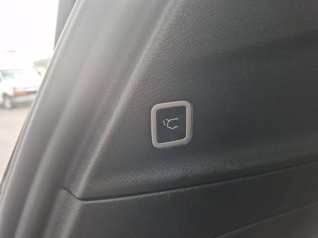 Used 2024 Chrysler Pacifica Premium FWD image 25