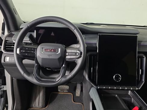 Used 2025 GMC Acadia AT4 image 9