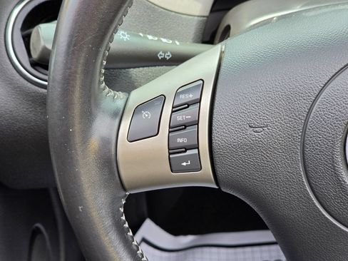 Used 2007 Pontiac Solstice Convertible w/ Premium Package RWD image 30