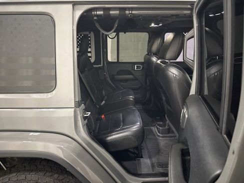 Used 2019 Jeep Wrangler Unlimited Sahara image 11