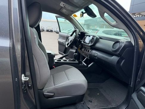 Used 2022 Toyota Tacoma SR RWD image 14