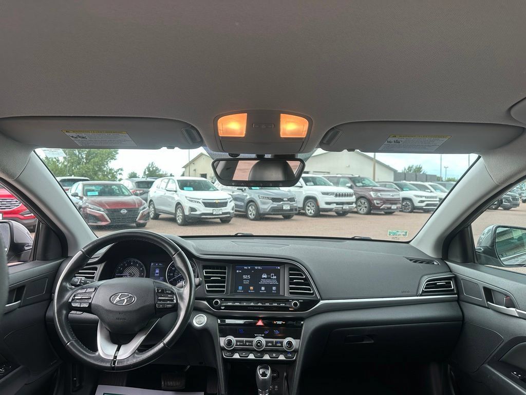 Used 2020 Hyundai Elantra Limited w/ Cargo Package (C1) FWD image 26