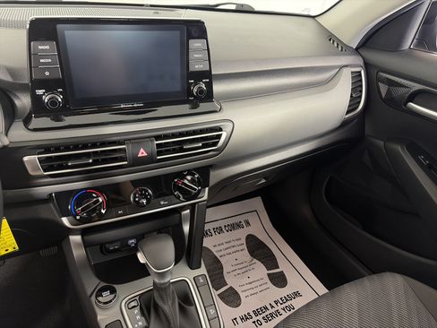 Used 2023 Kia Seltos LX AWD/4WD image 4