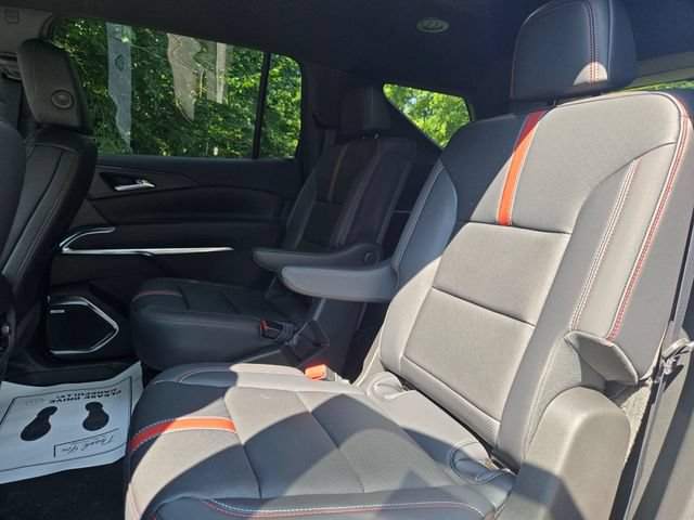 New 2026 Chevrolet Traverse RS w/ LPO, Floor Liner Package FWD image 17