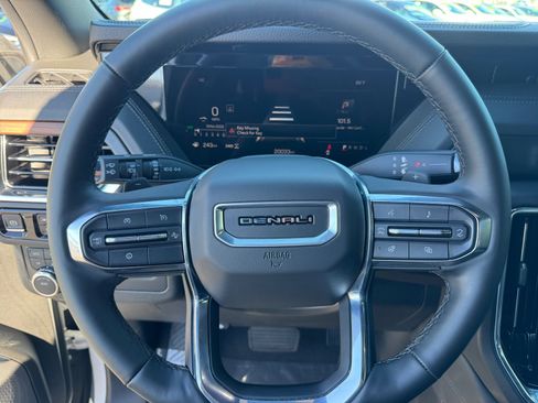 Used 2025 GMC Yukon XL Denali image 20