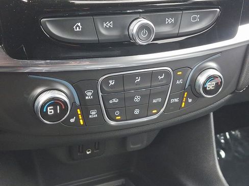 Certified 2022 Chevrolet Traverse LT AWD/4WD image 17