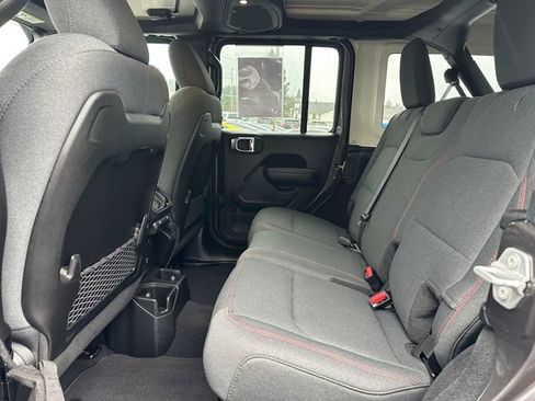 Used 2025 Jeep Wrangler Unlimited Rubicon image 11