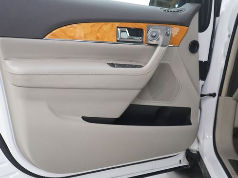 Used 2014 Lincoln MKX AWD w/ Equipment Group 102A image 19