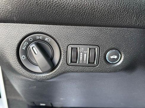 Used 2019 Dodge Challenger SXT image 37