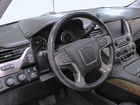 Used 2020 GMC Yukon Denali w/ Denali Premium Package AWD/4WD image 33