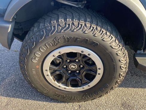 Used 2022 Ford Bronco Outer Banks w/ Sasquatch Package AWD/4WD image 3