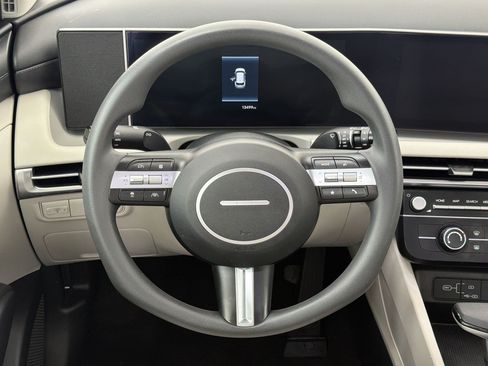 Used 2025 Hyundai Tucson SE FWD image 11