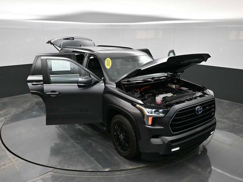 Used 2024 Toyota Sequoia SR5 image 40