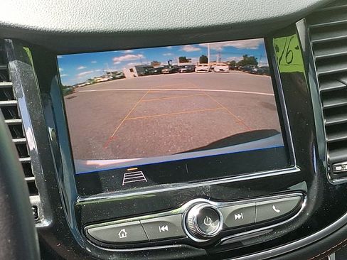 Used 2020 Chevrolet Trax LT w/ LT Convenience Package AWD/4WD image 17