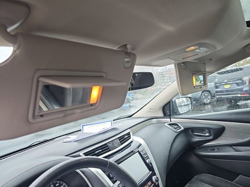 Used 2018 Nissan Murano SV w/ Premium Package image 14