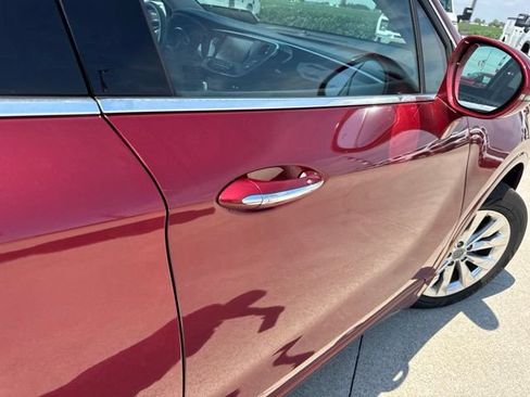 Used 2018 Buick Envision Essence w/ LPO, Cargo Package FWD image 12