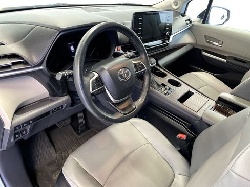 Used 2024 Toyota Sienna XLE w/ XLE Plus Package AWD/4WD image 21