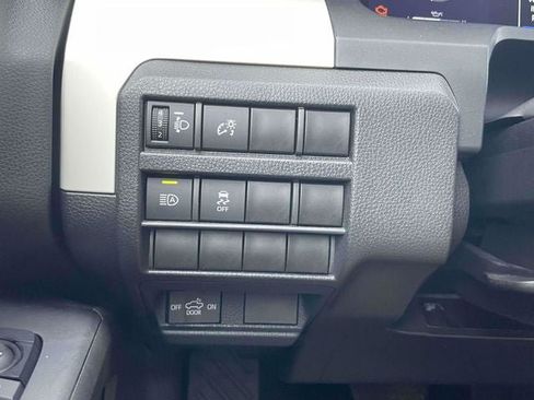 Used 2024 Toyota Tacoma SR5 AWD/4WD image 21