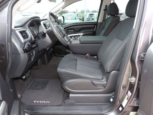 Used 2017 Nissan Titan SV image 21